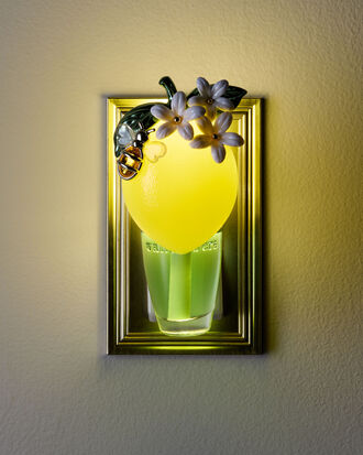 Bee on Lemon Scent Control&amp;trade; Nightlight Wallflowers Fragrance Plug